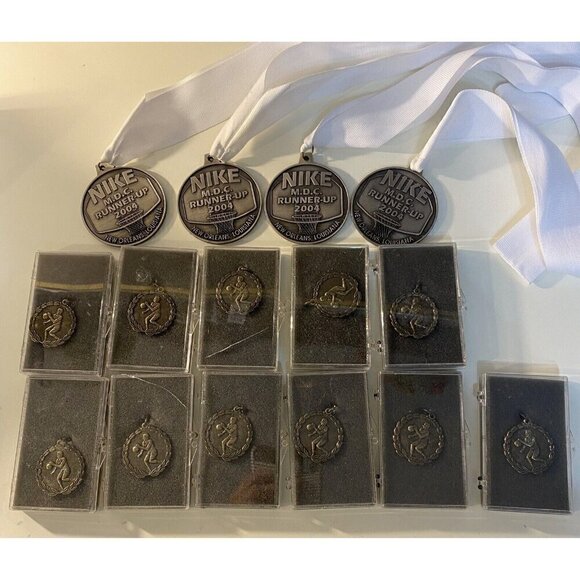 Lot of 11 Basketball Pendants & 4 Award Medals 2004 Nike MDC New Orleans - Picture 3 of 3